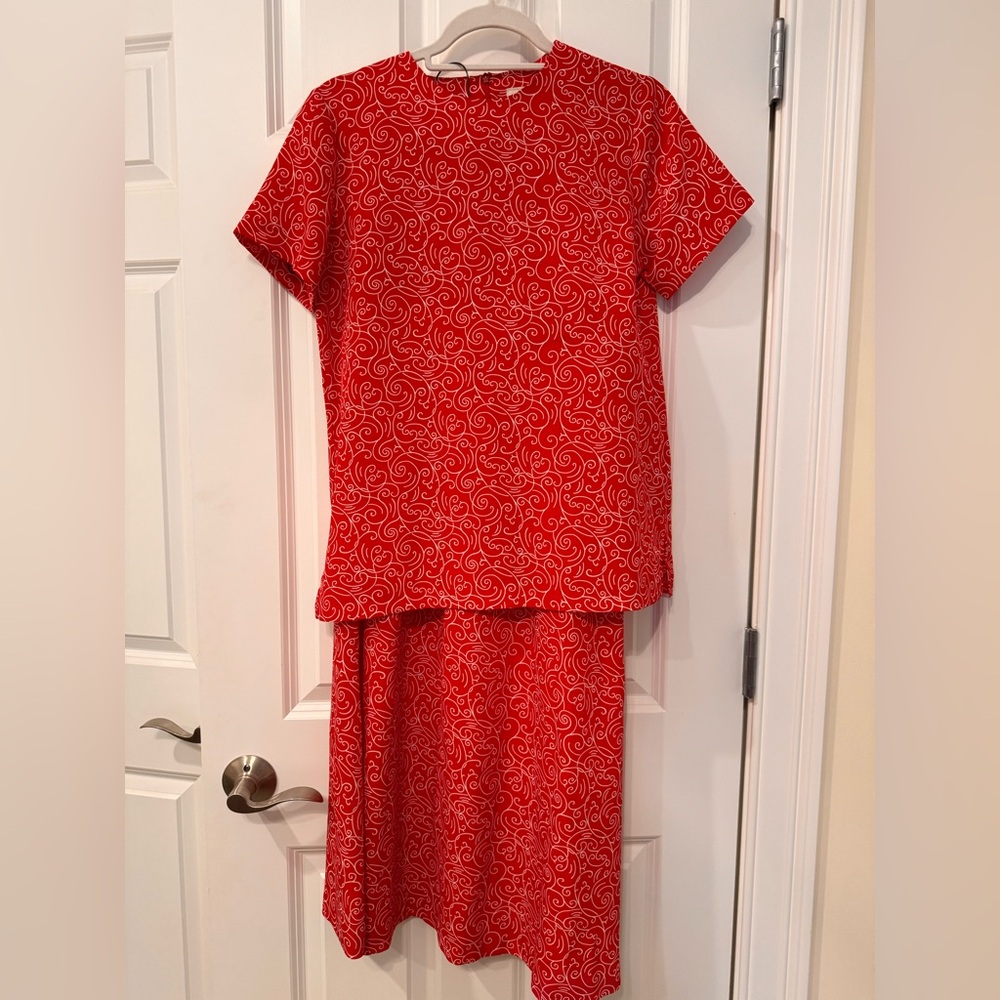 Orvis Red Swirl Patterned 2 Piece Blouse & Skirt 4Petite